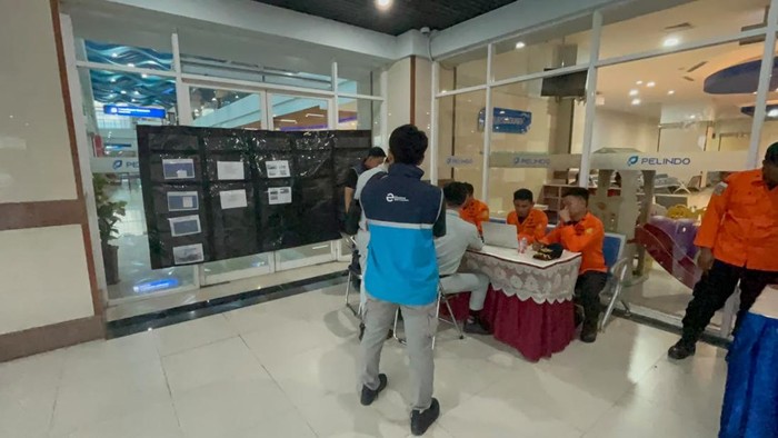 Posko Layanan Korban KM Mutiara Sentosa 2 di Pelabuhan Tanjung Perak Surabaya