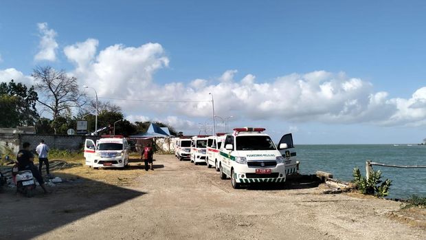 Posko penanganan kebakaran KM Mutiara Sentosa II didirikan di Pelabuhan Kalianget, Sumenep.