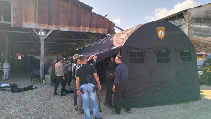 Posko penanganan kebakaran KM Mutiara Sentosa II didirikan di Pelabuhan Kalianget, Sumenep.