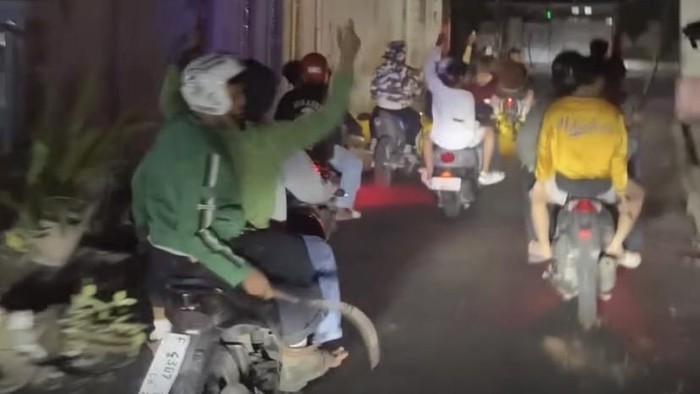 Potongan video viral tawuran geng motor di Sukabumi.