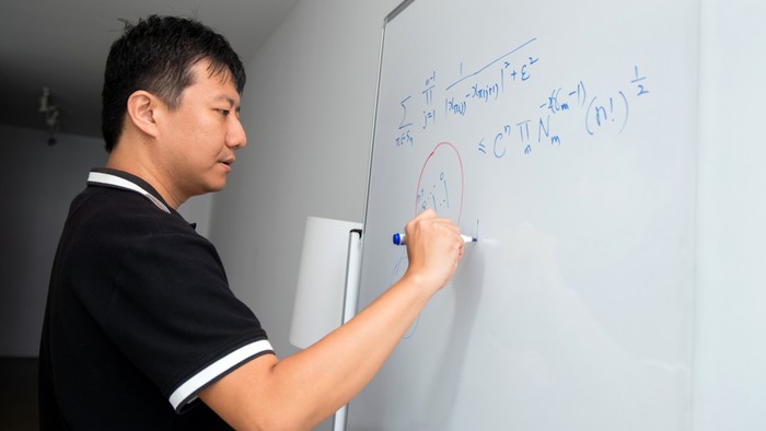 Profesor Yu Deng dari University of Chicago, Amerika Serikat peraih Fields Medal 2026, penghargaan tertinggi bidang matematika