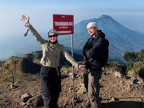 Rey Mbayang Nikmati Pendakian Gunung Merbabu, Makin Cantik Ada Dinda Hauw