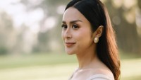 Selvi Kitty ramai mendapat doa terkait kehamilan kedua. Masyaallah sehat sehat bumil cantik, komen Tengku Dewi. Cantiknya, sahut Nova Eliza. (Foto: dok Instagram selvikitty)