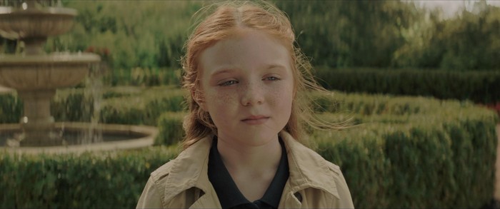 Aktris Summer Fontana memerankan Jean Grey kecil di Dark Phoenix (2019).