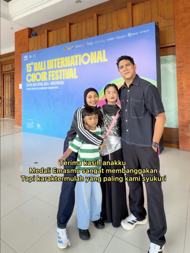 Tangis Tantri Saat Anak-Tim Padus Bawa Medali Emas di Ajang Internasional