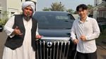Bikin Haru! Willie Salim Beri Kado Ultah Mobil Mewah ke Ustaz Derry Sulaiman