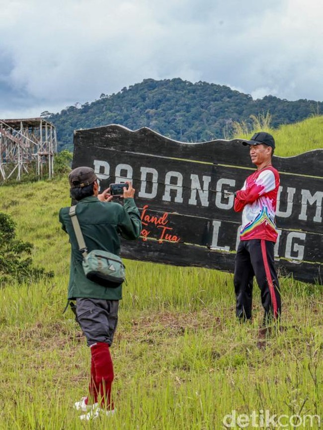 Potret Syahdu Savana Long Tua Kaltara di Pagi Hari