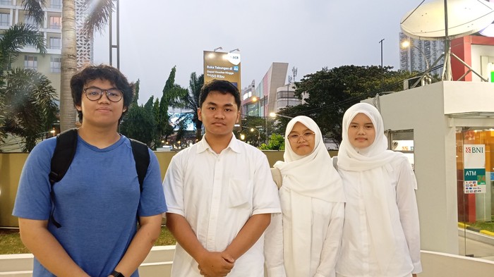 Adyatma Daris Nugroho, Afiif Abdurrahman Nazamzi, Oriana Larasati Destyanugroho, Gentza Ghefira Nasution baru saja menjalani hari pertama PKKMB UI, Senin (3/8/2026).