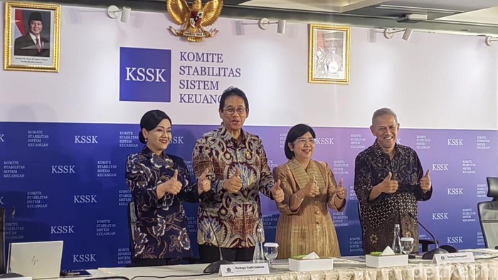 Anggota Komite Stabilitas Sektor Keuangan (KSSK) saat melakukan konferensi pers hasil Rapat Berkala III tahun 2026.