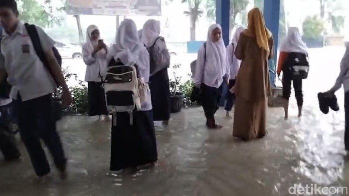 Kondisi banjir di Padang