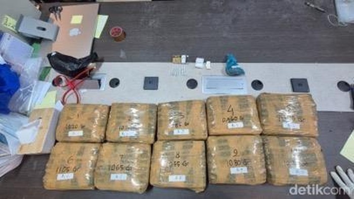 Bareskrim membongkar penyelundupan 10 kg ganja. (Dok. Istimewa)