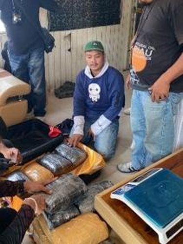 Bareskrim Polri menggagalkan paket 20 kilogram ganja ke Kampung Bahari. Kurir pasrah minta ditangkap, Senin (3/8/2026).