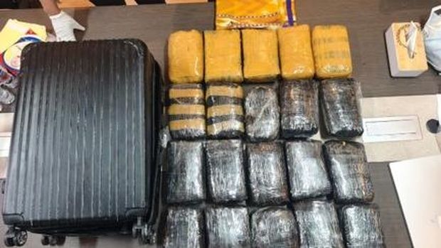 Bareskrim Polri menggagalkan paket 20 kilogram ganja ke Kampung Bahari. Kurir pasrah minta ditangkap, Senin (3/8/2026).