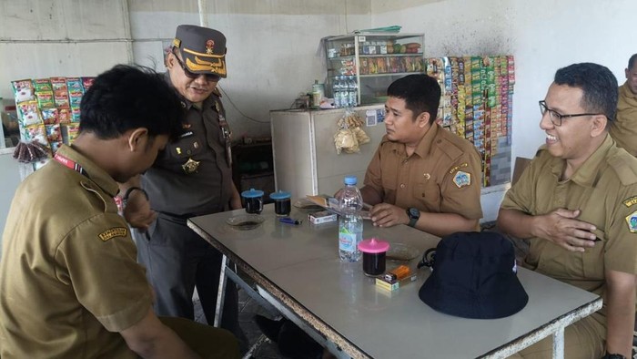 Belasan ASN yang terciduk ngopi di jam kerja.