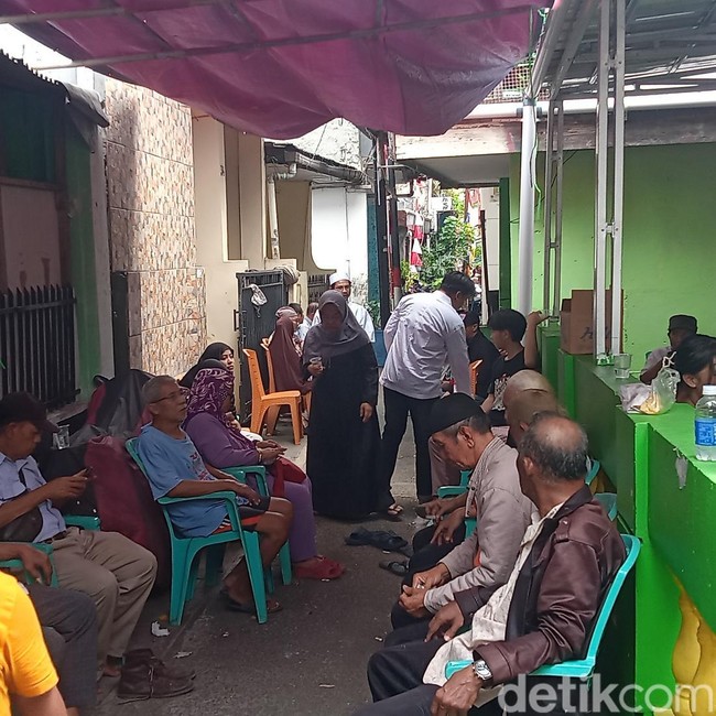 Suasana Duka di Rumah Diding Boneng