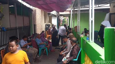 Suasana Duka di Rumah Diding Boneng