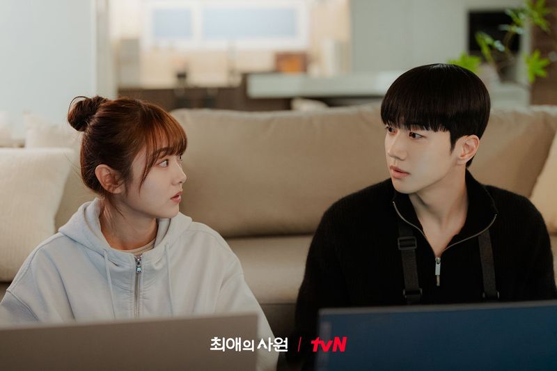 Kim Hye Jun dan Kang Hoon di drama Korea My Bias My Boss.