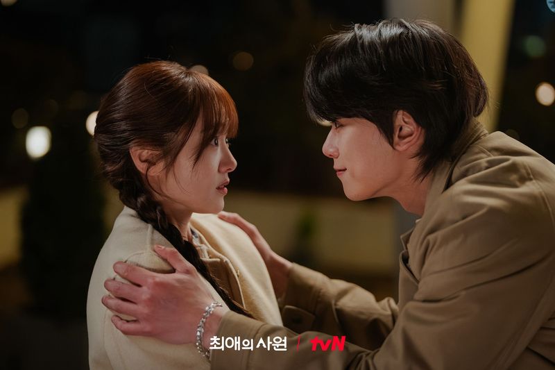Kim Hye Jun dan Cha Woo Min di drama Korea My Bias My Boss.