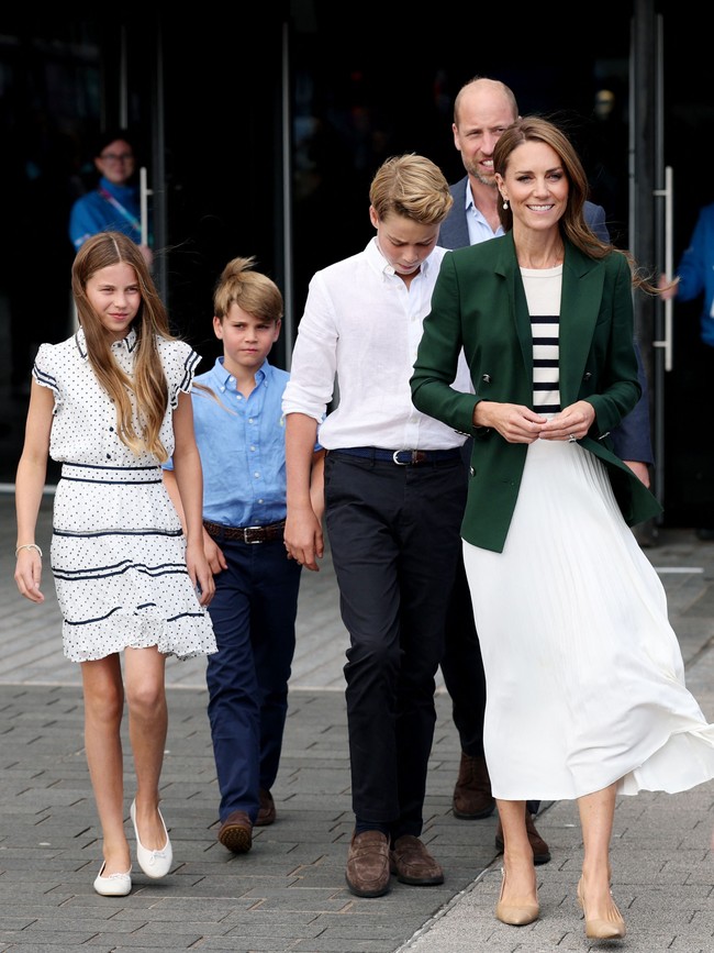 Keluarga Pangeran William dan Putri Wales Catherine atau Kate Middleton menyambangi Commonwealth Games 2026 di Glasgow, Skotlandia, pada Sabtu (1/8/2026). Mereka memboyong ketiga anaknya, Pangeran George, Putri Charlotte, dan Pangeran Louis. (Foto: REUTERS/Isabel Infantes)