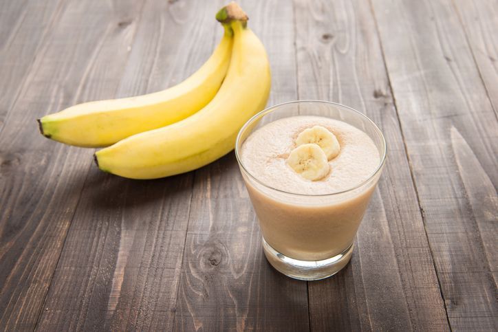 Es kopi dicampur pisang.