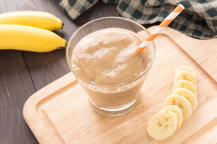Es kopi dicampur pisang.