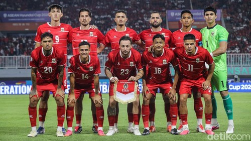 Timnas Indonesia harus menelan kekalahan telak 0-3 dari Vietnam dalam lanjutan penyisihan Grup A Piala AFF 2026 di Stadion Pakansari, Senin (3/8/2026) malam WIB. Hasil ini membuat peluang Garuda untuk melaju ke babak semifinal semakin berat.