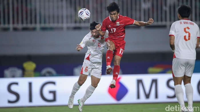 Timnas Indonesia harus menelan kekalahan telak 0-3 dari Vietnam dalam lanjutan penyisihan Grup A Piala AFF 2026 di Stadion Pakansari, Senin (3/8/2026) malam WIB. Hasil ini membuat peluang Garuda untuk melaju ke babak semifinal semakin berat.