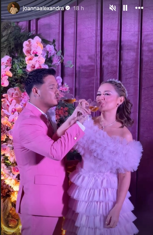 Joanna dan Chris diketahui sudah berpacaran selama lebih dari 1 tahun sebelum akhirnya memutuskan menikah. Pada Januari 2026, Chris sudah terlebih dulu melamar Joanna. Foto: Instagram/@joannaalexandra