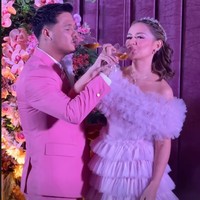 Joanna dan Chris diketahui sudah berpacaran selama lebih dari 1 tahun sebelum akhirnya memutuskan menikah. Pada Januari 2026, Chris sudah terlebih dulu melamar Joanna. Foto: Instagram/@joannaalexandra