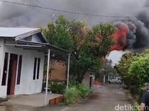 Kebakaran Hanguskan Rumah-Toko hingga Mobil di Padang