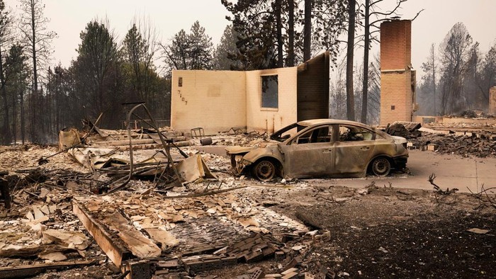 A burned vehicle sits among the remains of a home as wildfires burn in Spokane, Washington, U.S., August 2, 2026. REUTERS/David Ryder