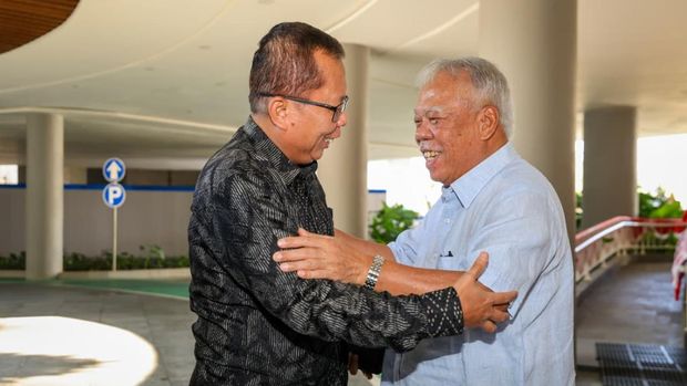 Kepala Otorita Ibu Kota Nusantara (IKN), Basuki Hadimuljono, beserta jajarannya menerima kunjungan Hakim Konstitusi Arsul Sani, bersama Sekretaris Jenderal Mahkamah Konstitusi RI, Heru Setiawan, di Kawasan Inti Pusat Pemerintahan (KIPP) Nusantara, Sabtu (01/08/2026). Kepala Otorita Ibu Kota Nusantara (IKN), Basuki Hadimuljono, beserta jajarannya menerima kunjungan Hakim Konstitusi Arsul Sani, bersama Sekretaris Jenderal Mahkamah Konstitusi RI, Heru Setiawan, di Kawasan Inti Pusat Pemerintahan (KIPP) Nusantara, Sabtu (01/08/2026). (Dok. Humas OIKN)