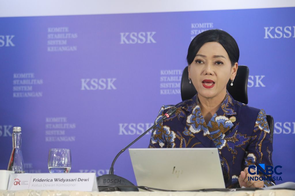 Ketua Dewan Komisioner OJK, Friderica Widyasari Dewi saat Konferensi Pers Hasil Rapat Berskla KSSK III Tahun 2016 di Jakarta, Senin (3/8/2026). Ketua Dewan Komisioner OJK, Friderica Widyasari Dewi saat Konferensi Pers Hasil Rapat Berskla KSSK III Tahun 2016 di Jakarta, Senin (3/8/2026). (CNBC Indonesia/Faisal Rahman)