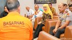 Momen Khofifah Jenguk Korban Selamat KMP Mutiara Sentosa 2