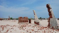 Pasca bencana, pemerintah berencana menata ulang Dhanushkodi agar bisa dihuni masyarakat. Nahas, kota ini benar-benar hancur dan sebagian besar wilayahnya terendam air laut setinggi 5 meter. Alhasil, kota ini dibiarkan terbengkalai hingga sekarang. Foto: Wikimedia Commons/CCA 2.0/Chandra