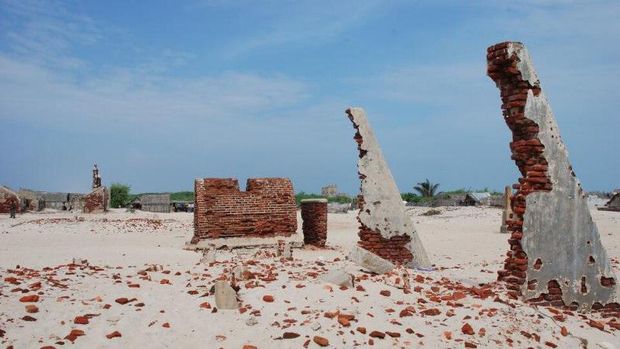 Kota Mati Dhanushkodi Kota mati Dhanushkodi di India yang lenyap akibat badai siklon.