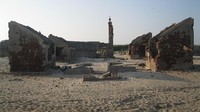 Awalnya Dhanushkodi merupakan kota perdagangan yang terus berkembang di awal abad ke-20. Sekitar 600 rumah penduduk dibangun di sana serta dilengkapi fasilitas seperti kantor polisi, stasiun kereta api, sekolah, dan pusat kesehatan masyarakat. Foto: Wikimedia Commons/CCA 2.0/Chandra