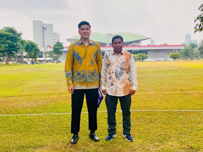 Kuasa hukum dan perwakilan tiga petani Kutim yang mendatangi kantor DPR RI untuk mengantar surat aduan kedua. (dok Istimewa)