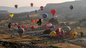 Langit Cappadocia Kembali Dipenuhi Balon Udara Unik
