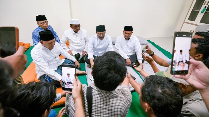 Ketua Pelaksana Muktamar ke-35 NU yang juga Sekretaris Jenderal PBNU, Saifullah Yusuf (Gus Ipul), bersama Ketua PWNU Jawa Timur KH Abdul Hakim Mahfudz (Gus Kikin) meninjau langsung fasilitas penginapan di PPBU Tambakberas, Jombang, Senin (3/8/2026).