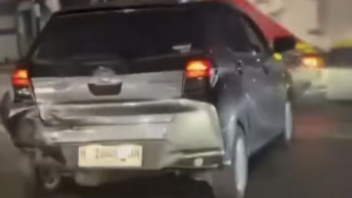 Agya yang diduga kabur usai tabrakan di Mijen, dikejar-kejar pemotor hingga Tol Krapyak.