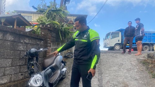 Motor Manik yang ringsek akibat kecelakaan tunggal di Kintamani, Bangli, Minggu (3/8/2026). (Dok Polres Bangli).