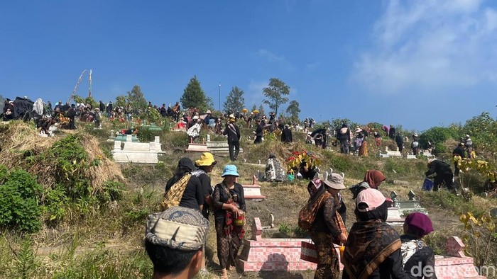 Nyadran, Tradisi Sakral Hari Raya Karo Suku Tengger Bromo