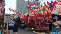 Harapan Panen Buyar, Penjual Bendera Teriak Sepi Pembeli di Awal Agustus