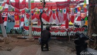 Musim Cuan 17 Agustus Dimulai, Pedagang Bendera Mulai Gelar Lapak
