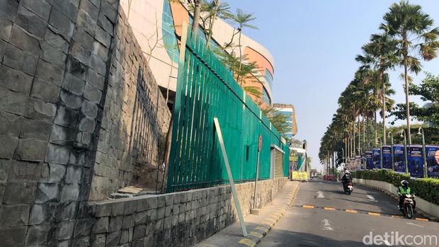 Penampakan pagar luar Pakuwon Mal Jogja, Senin (3/8/2026).