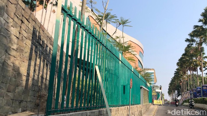 Penampakan pagar luar Pakuwon Mal Jogja, Senin (3/8/2026).