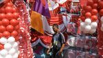 Pernak-pernik HUT Ke-81 RI Mulai Diburu di Pasar Asemka
