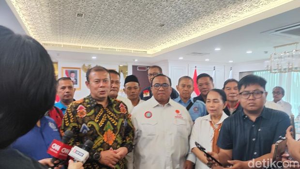 Pimpinan DPR Bertemu 18 Serikat Buruh