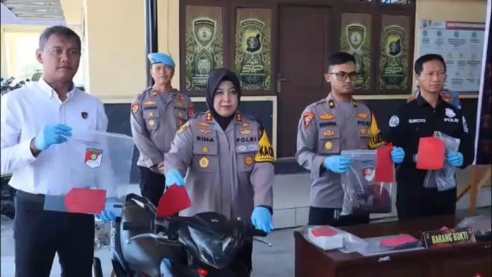 Polres Kapuas mengungkap kasus pembakaran dalam jumpa pers, Senin (3/8/2026) sore. (dok Humas Polres Kapuas)